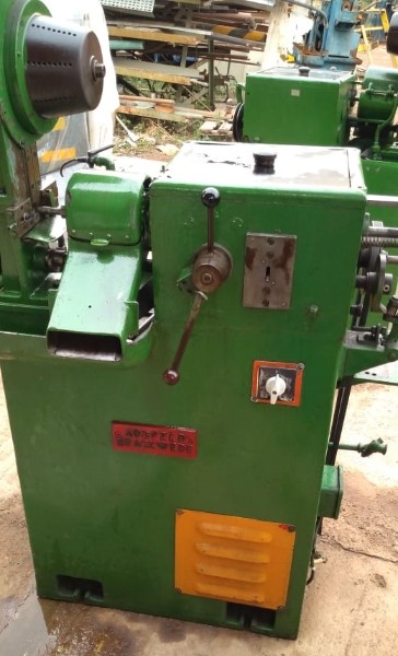  Máquina rosqueadeira automática de porcas macho curvado - Kosfeld Brackwede - 220/380v - Ptr. 3730